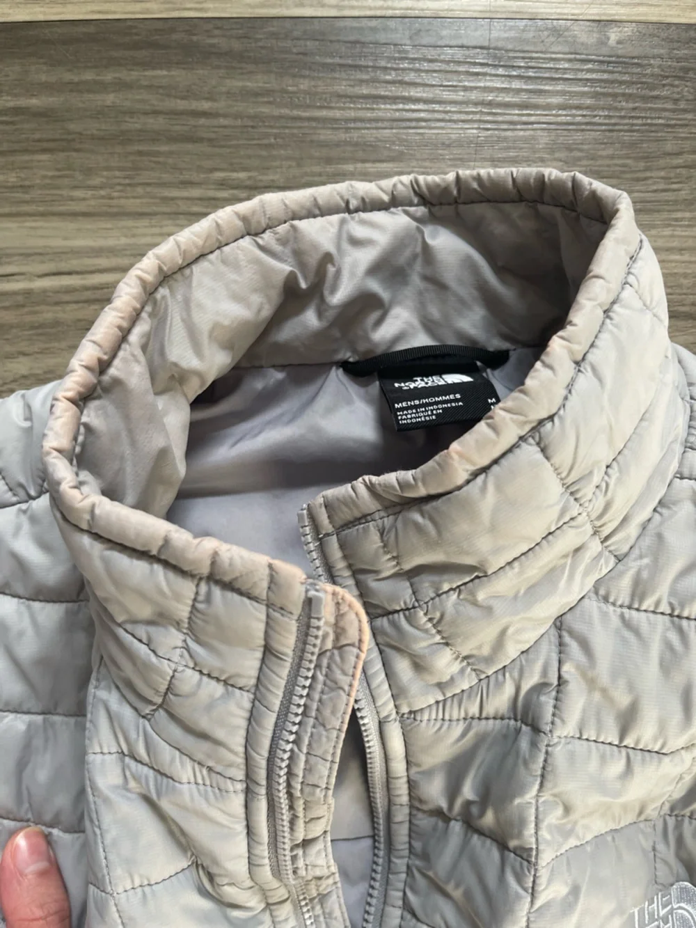 Mens North Face Thermoball Jacket, Size Medium - Picture 3 of 4